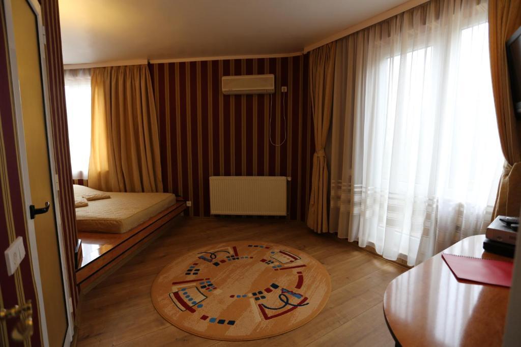 Hotel Casa Adria Târgu-Mureş Zimmer foto